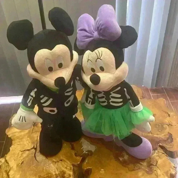 Disney Mickey &  Minnie Mouse
Halloween Skeleton Door Porch
Greeters - Picture 1 of 16